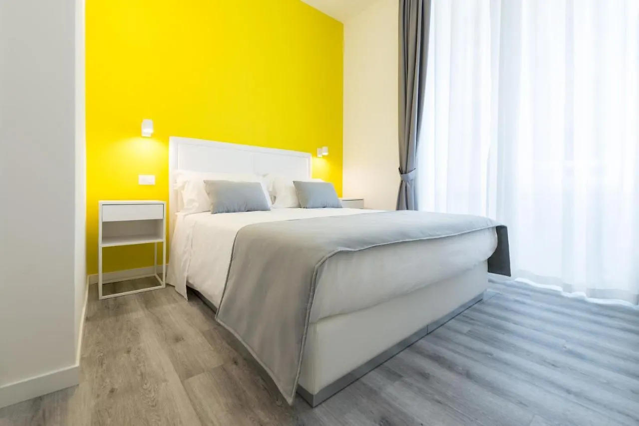 Napoliving Hotel 2*, Naples